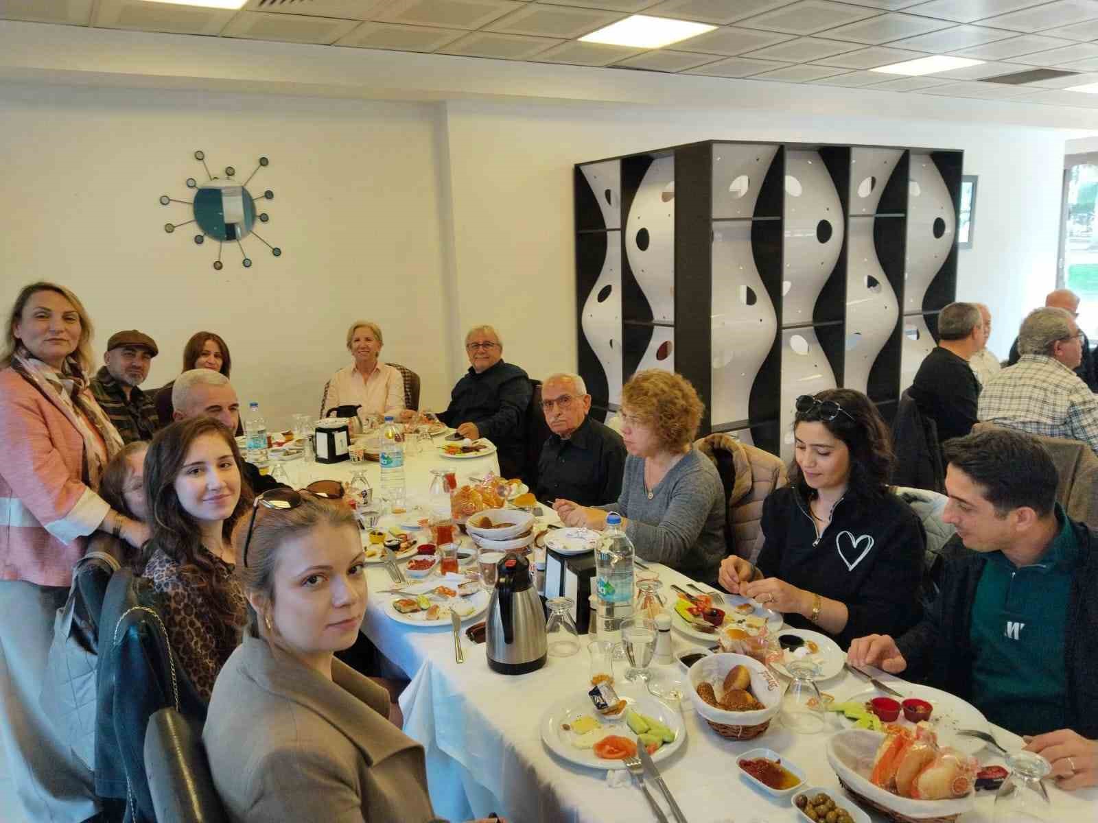 unlu hiciv ustasi sair esref unutulmadi 2 jndQ7OKr