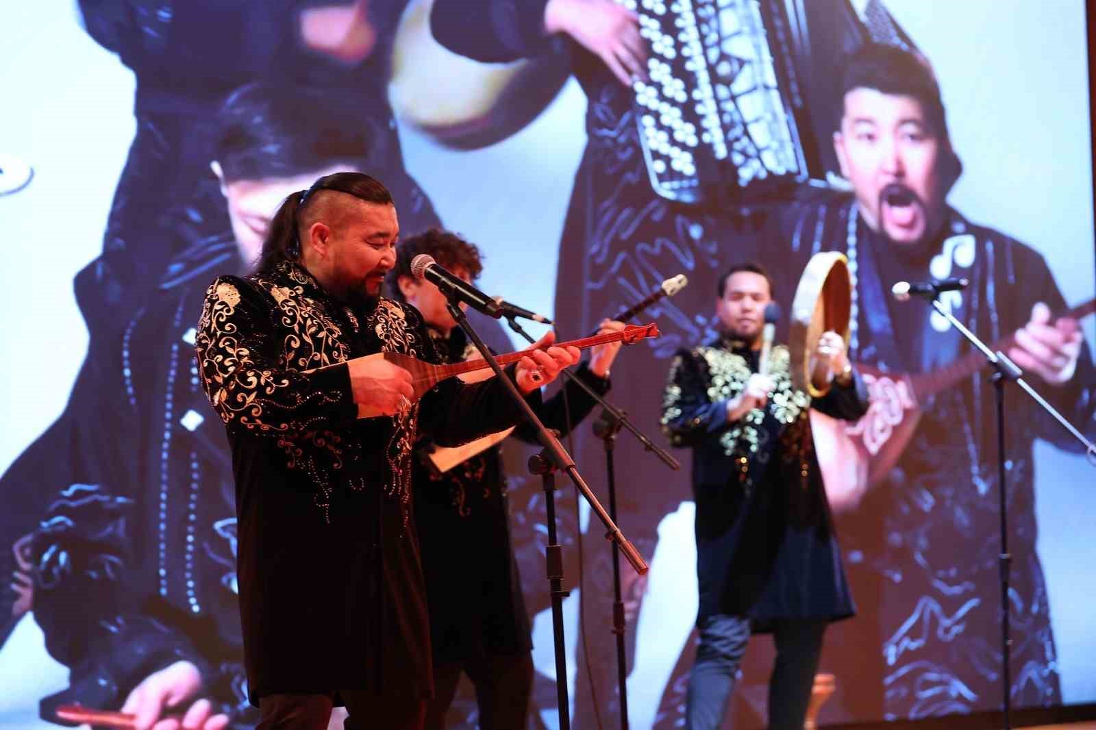 unlu kazak muzik grubu alatau serileri yeni albumunun lansmanini bagcilarda yapti 0 y6HXE6Qp