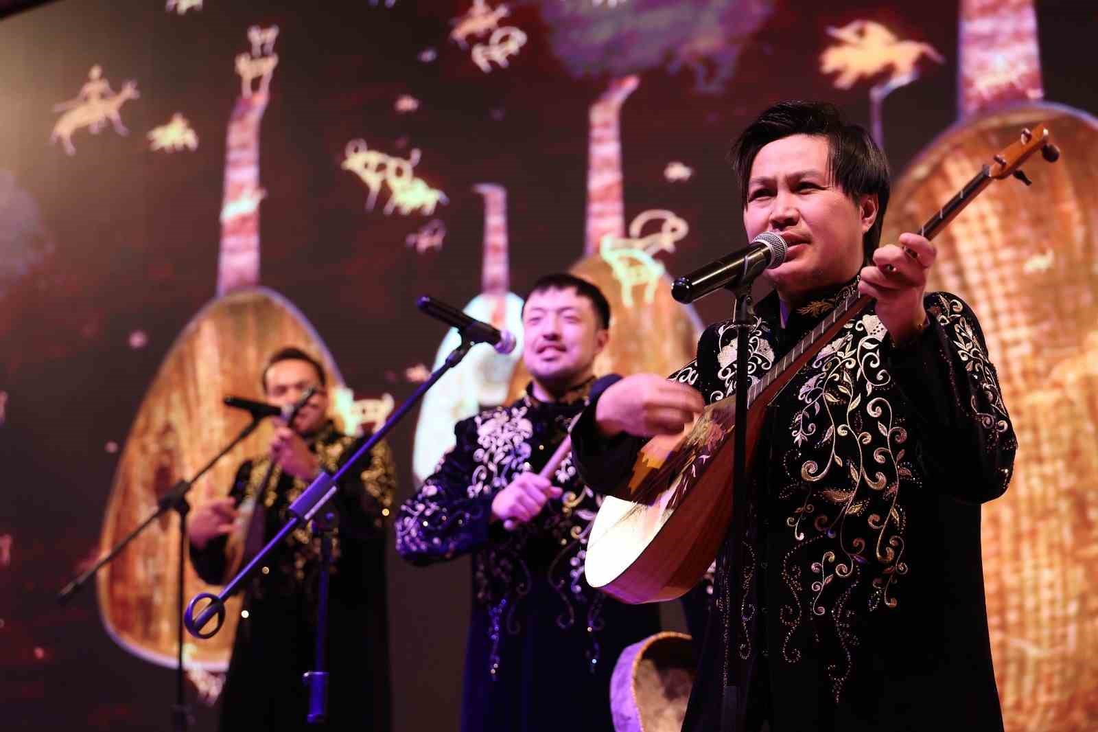 unlu kazak muzik grubu alatau serileri yeni albumunun lansmanini bagcilarda yapti 5 C5rLcMQN