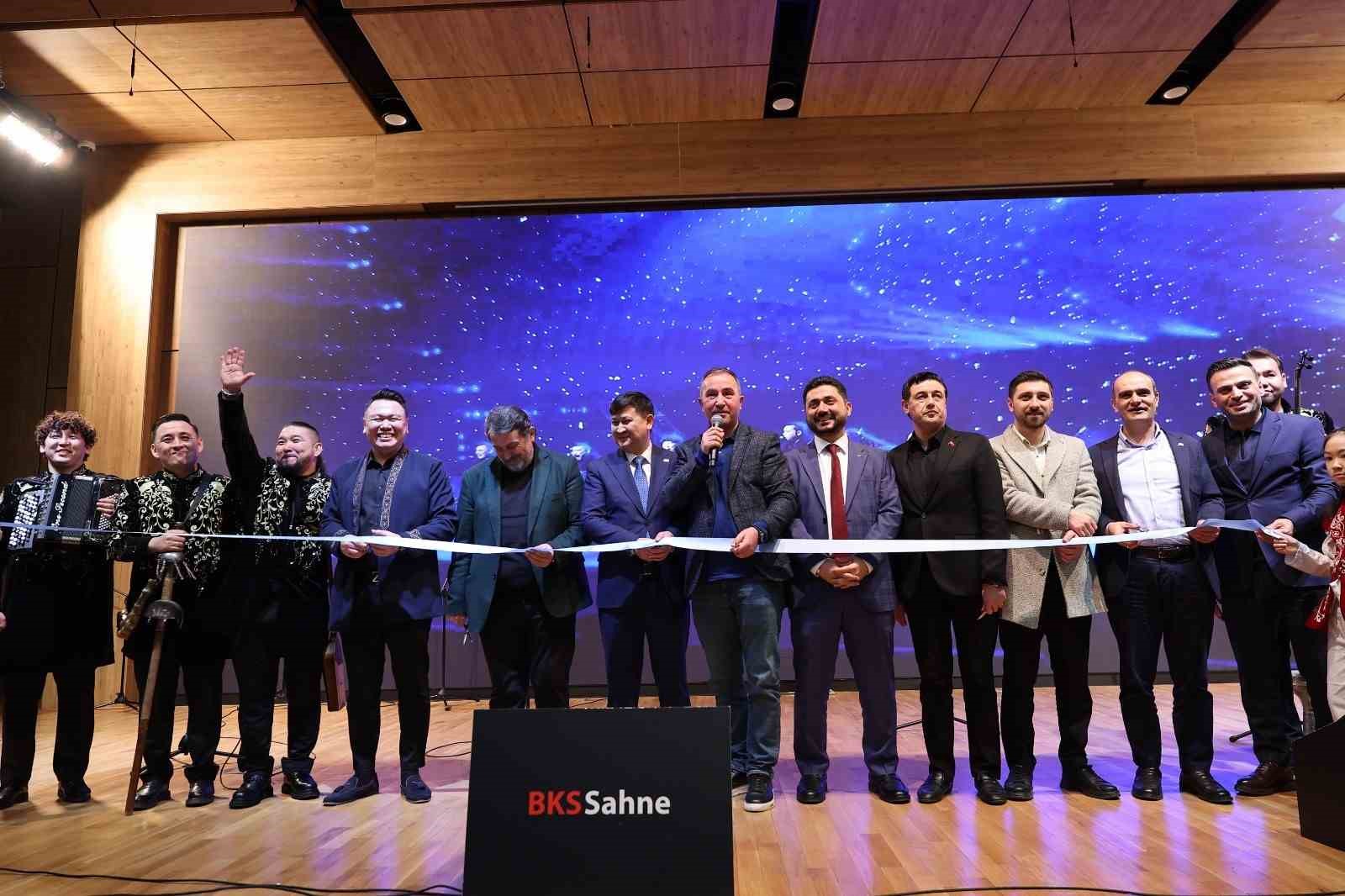 unlu kazak muzik grubu alatau serileri yeni albumunun lansmanini bagcilarda yapti 6 9wjNmcgv