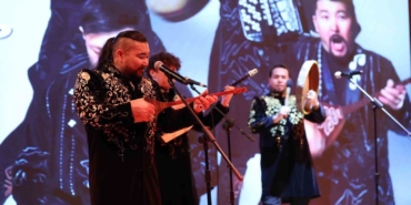 unlu-kazak-muzik-grubu-alatau-serileri-yeni-albumunun-lansmanini-bagcilarda-yapti-EeUGMRmZ.jpg