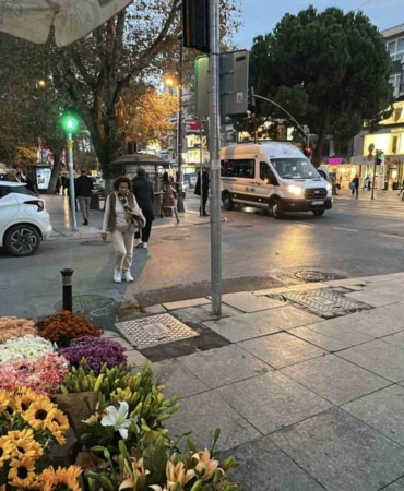 unlu-oyuncu-irem-helvacioglu-bebegiyle-olumden-dondugu-an-kamerada-c5BgkHvi.jpg