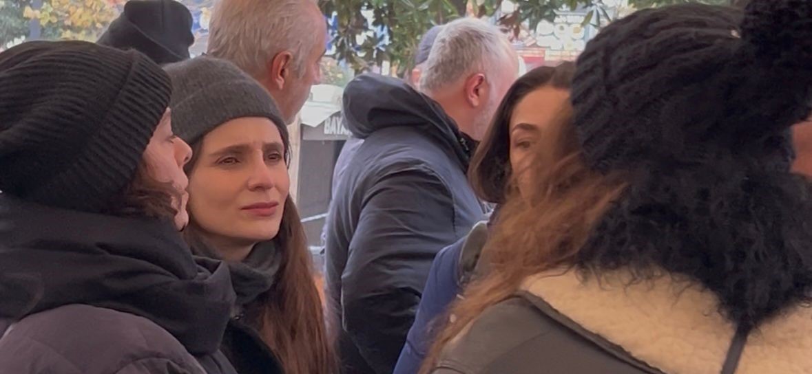 unlu oyuncu serkan keskinin babasi son yolculuguna ugurlandi 4 BaPddU5q