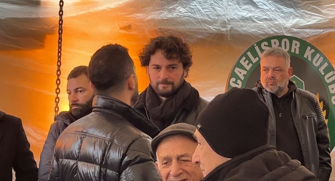 unlu oyuncu serkan keskinin babasi son yolculuguna ugurlandi 6 pFa8dww4