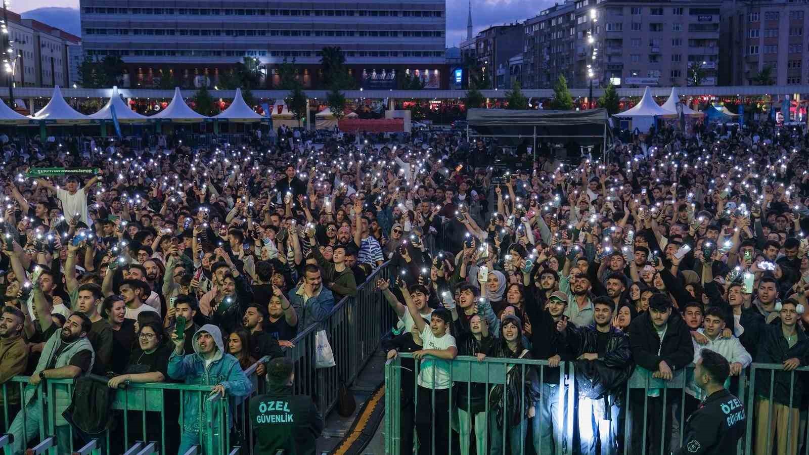 unlu rapci ceza kocaelide on binleri costurdu 5 mekIZWlc