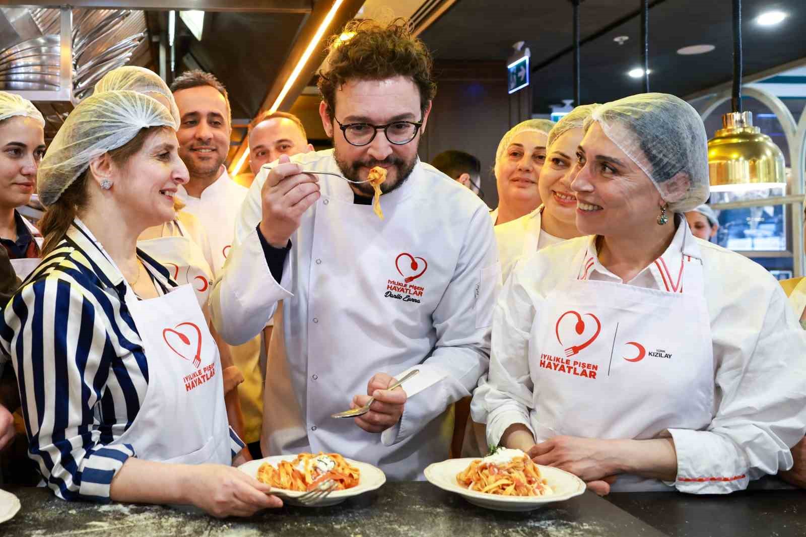unlu sef danilo zanna depremzede kadinlarla ayni mutfakta bulustu 4 YavKYFWI