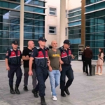 unlu-yonetmen-ezel-akay-ve-kardesi-adliyeye-sevk-edildi-fp8cXEBT.jpg