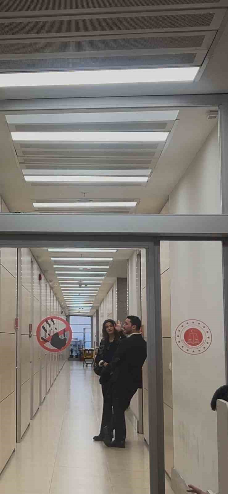 Ünlülere yönelik uyuşturucu soruşturması kapsamında oyuncu Berrak Tüzünataç ifade vermeye geldi 4 unlulere yonelik uyusturucu sorusturmasi kapsaminda oyuncu berrak tuzunatac ifade vermeye geldi 0
