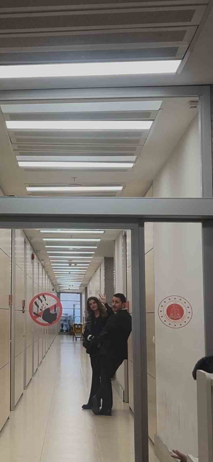 Ünlülere yönelik uyuşturucu soruşturması kapsamında oyuncu Berrak Tüzünataç ifade vermeye geldi 5 unlulere yonelik uyusturucu sorusturmasi kapsaminda oyuncu berrak tuzunatac ifade vermeye geldi 1 5O7UTXiR