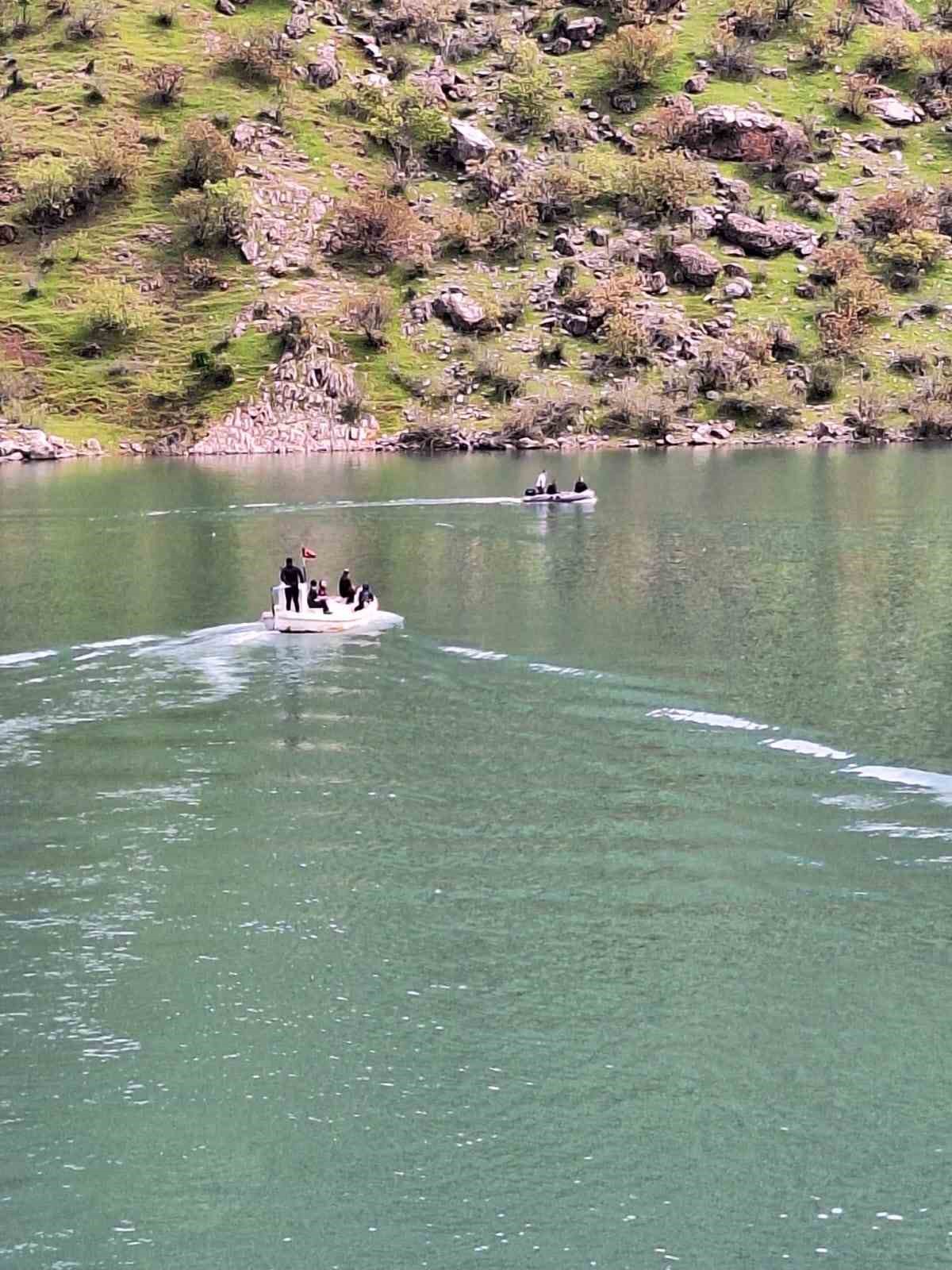 unuttugu esyasini almak icin dondu botla acildigi firat nehrinde kayboldu 3