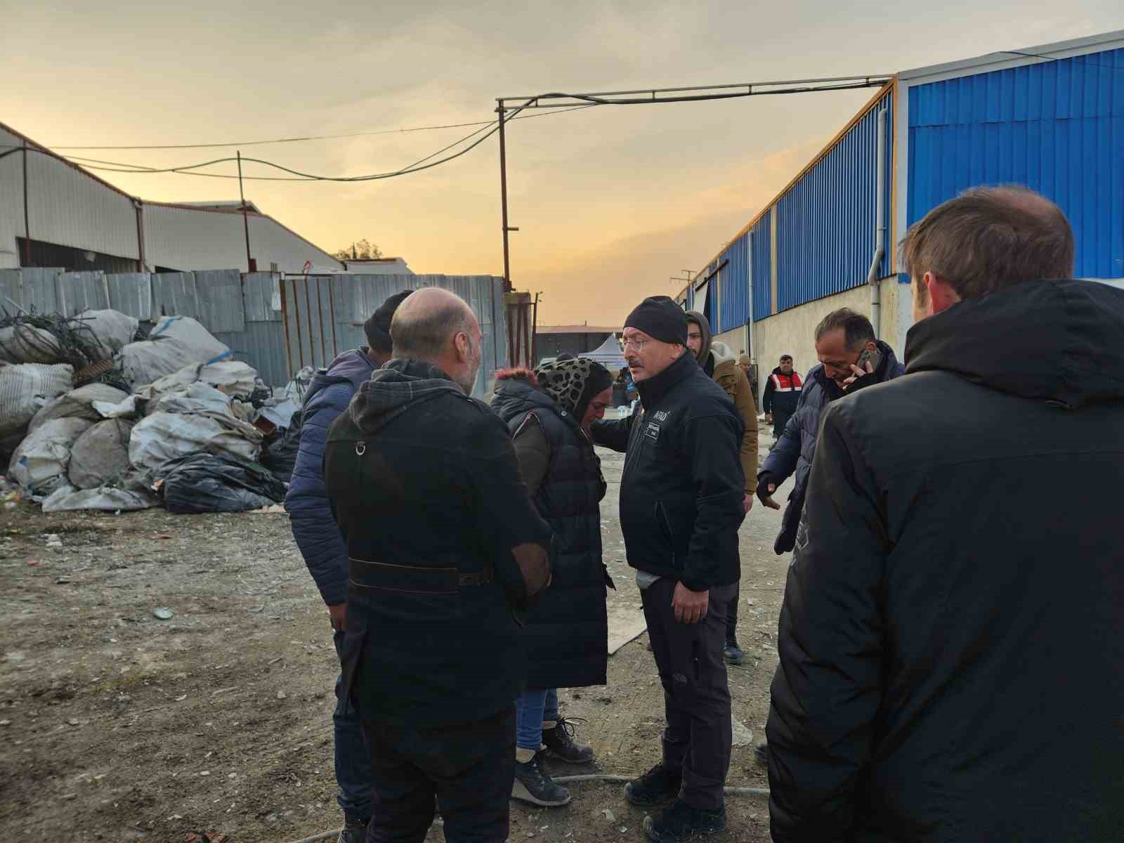 unutulmayan fedakarlik kolunda kemoterapi serumuyla deprem bolgesinde calisti 3 8qN1cgpS