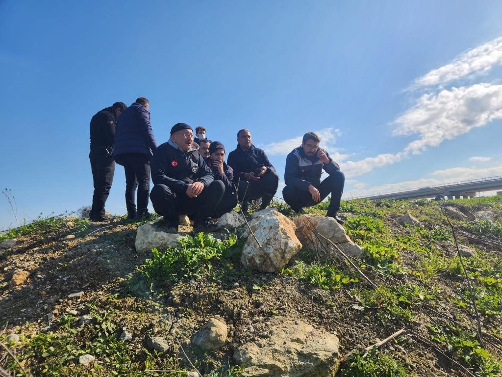 unutulmayan fedakarlik kolunda kemoterapi serumuyla deprem bolgesinde calisti 5 w7fSgIRh