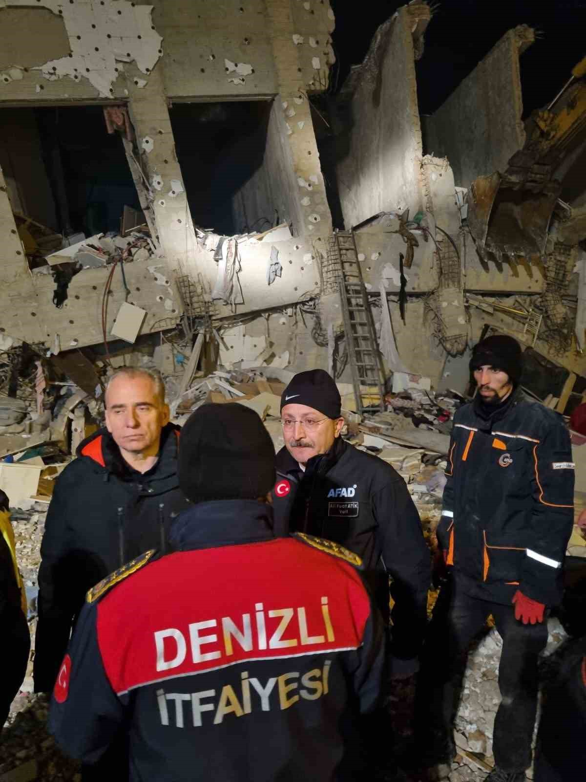 unutulmayan fedakarlik kolunda kemoterapi serumuyla deprem bolgesinde calisti 9 naXSZfPC
