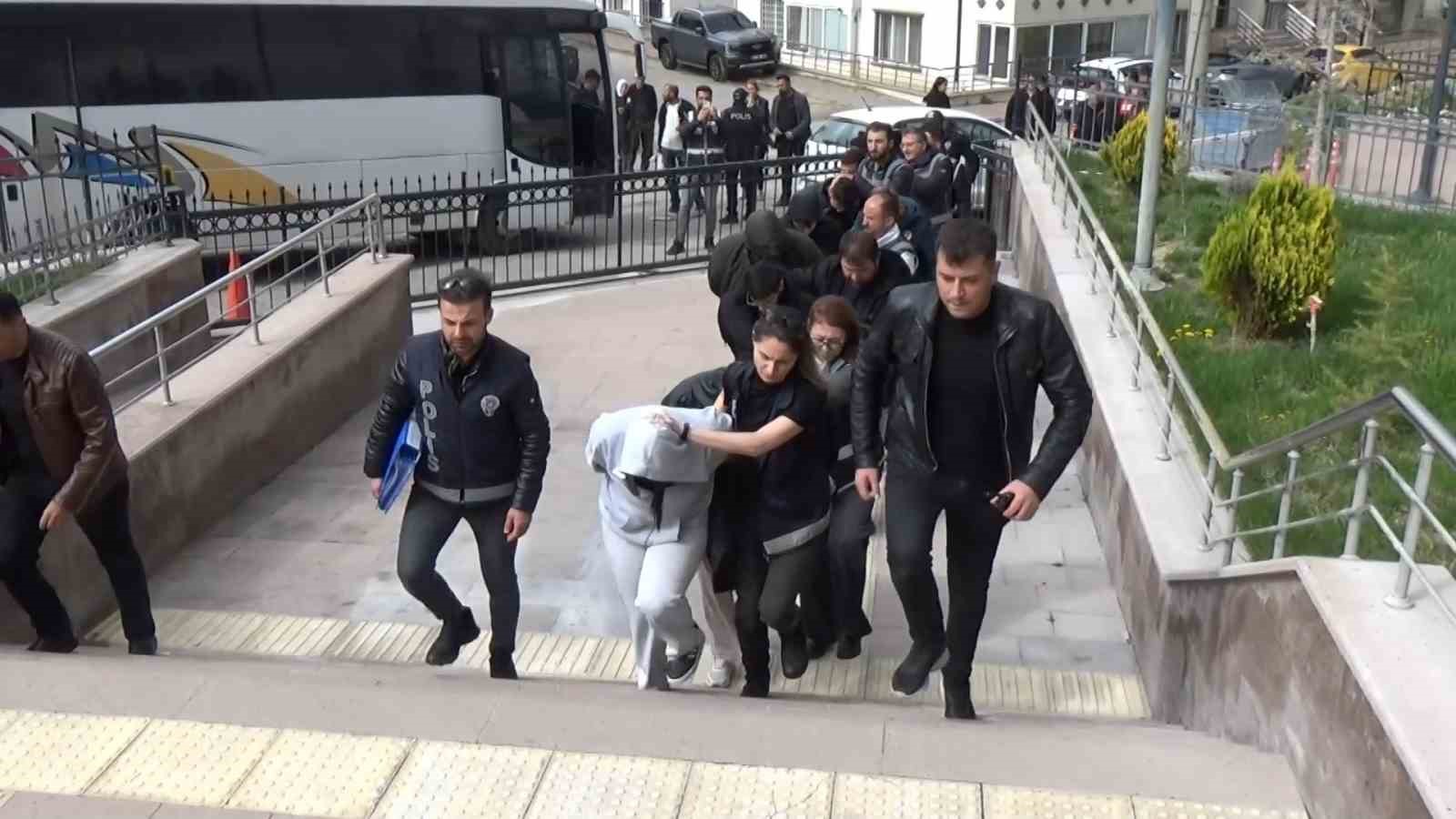 Ürgüp’te sahte dolar operasyonu: 4 kişi tutuklandı 5 urgupte sahte dolar operasyonu 4 kisi tutuklandi 1