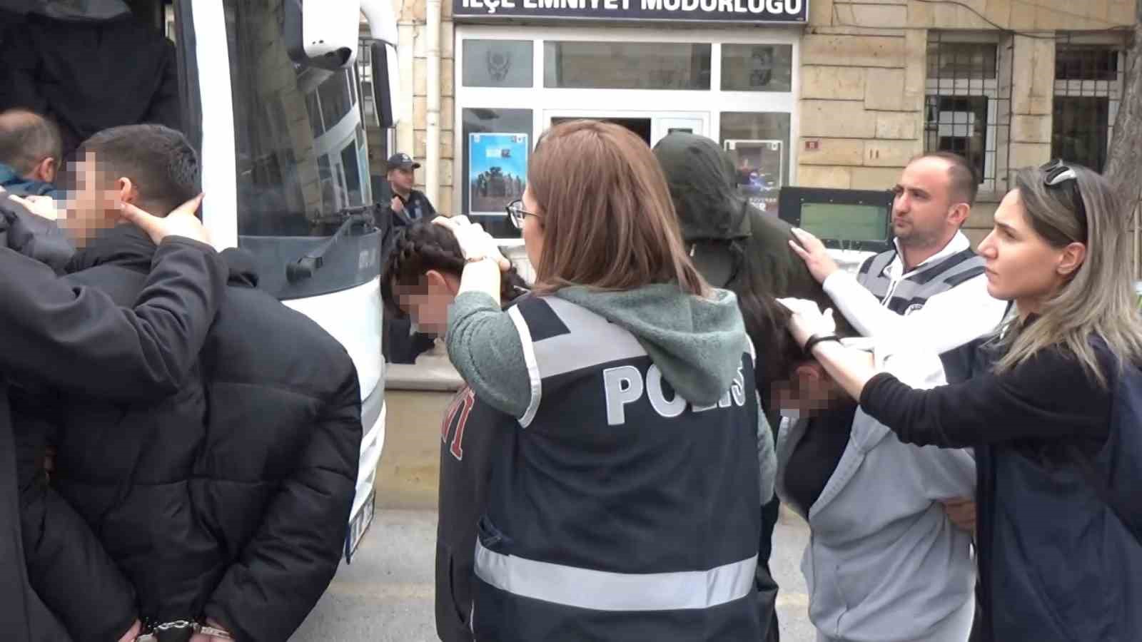 Ürgüp’te sahte dolar operasyonu: 4 kişi tutuklandı 6 urgupte sahte dolar operasyonu 4 kisi tutuklandi 2 huECOtiJ