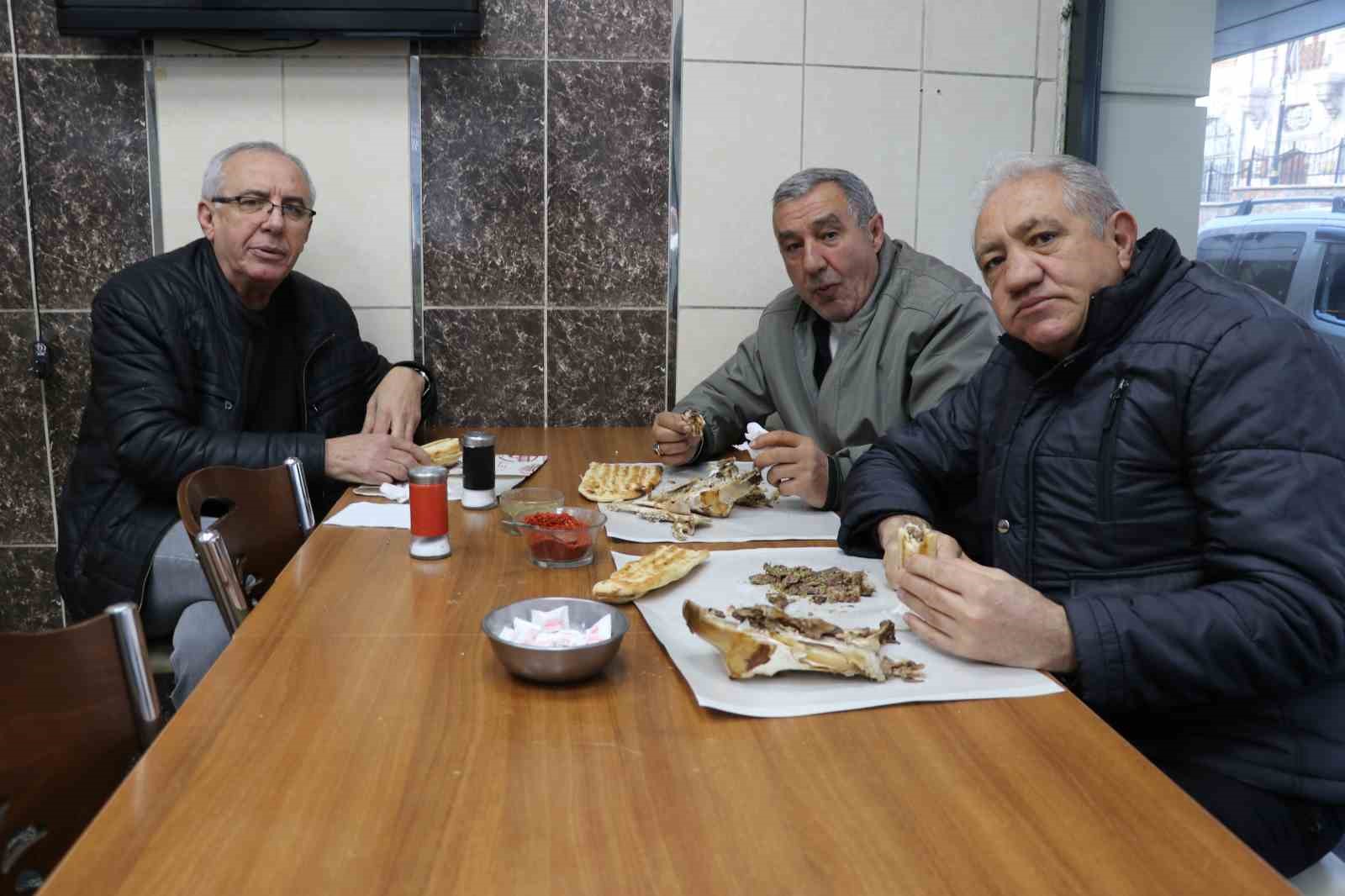 urkutucu goruntusune ragmen afiyetle tuketiliyor 7 ZJGUSbI6
