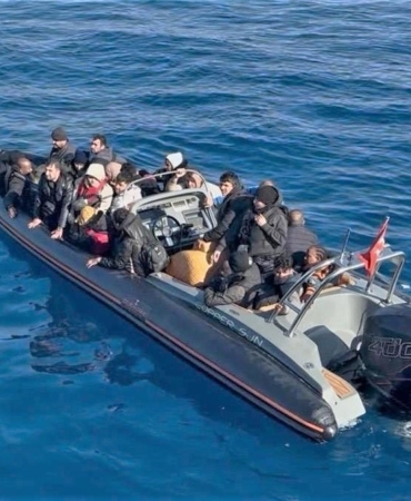 urla-aciklarinda-28-duzensiz-gocmen-yakalandi-RixxZpCu.jpg