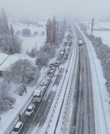 usak-ankara-karayolu-3-saat-trafige-kapandi-kA4RFXt9.jpg