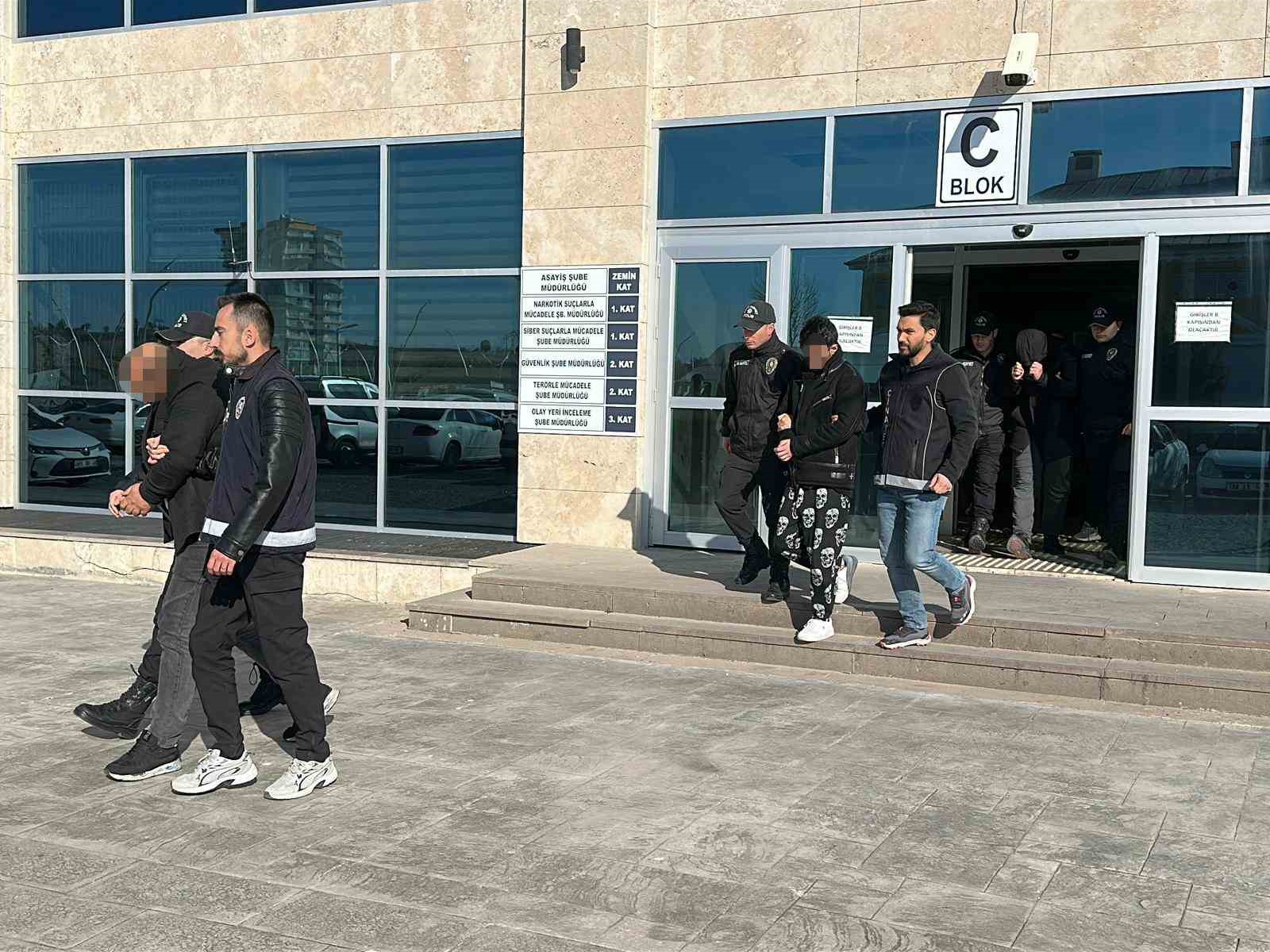 usak merkezli 5 ilde dolandiricilik ve yasa disi bahis operasyonu 12 tutuklama 1 cQa3AMUR