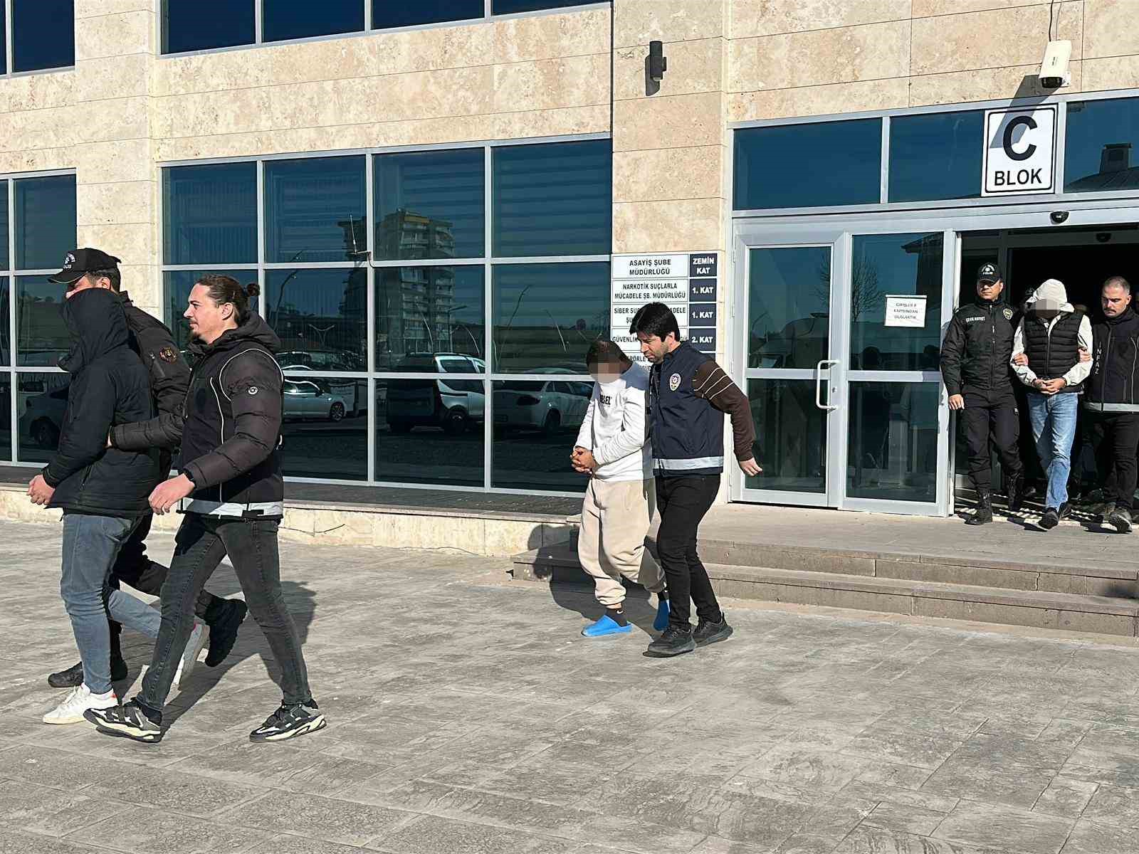 usak merkezli 5 ilde dolandiricilik ve yasa disi bahis operasyonu 12 tutuklama 2