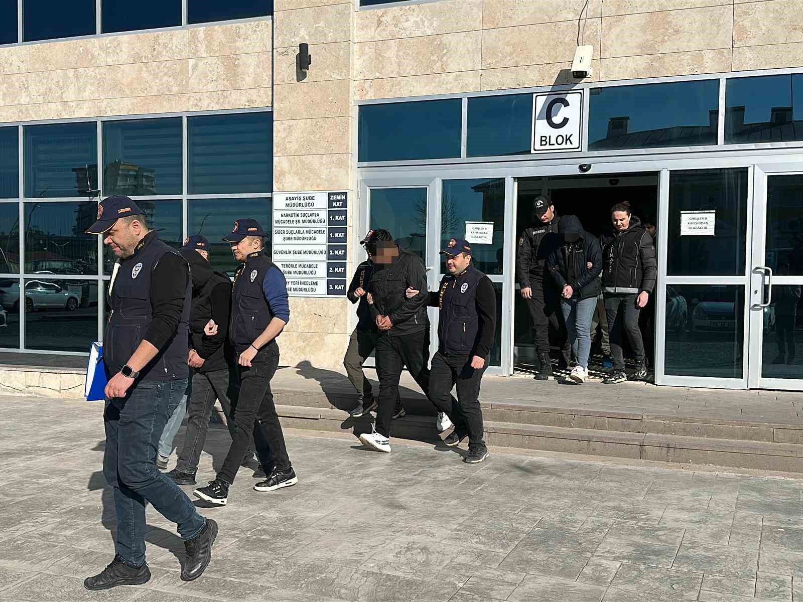 usak merkezli 5 ilde dolandiricilik ve yasa disi bahis operasyonu 12 tutuklama 3