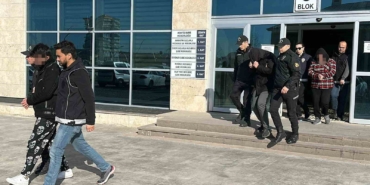 usak-merkezli-5-ilde-dolandiricilik-ve-yasa-disi-bahis-operasyonu-12-tutuklama-Kb3DzA43.jpg
