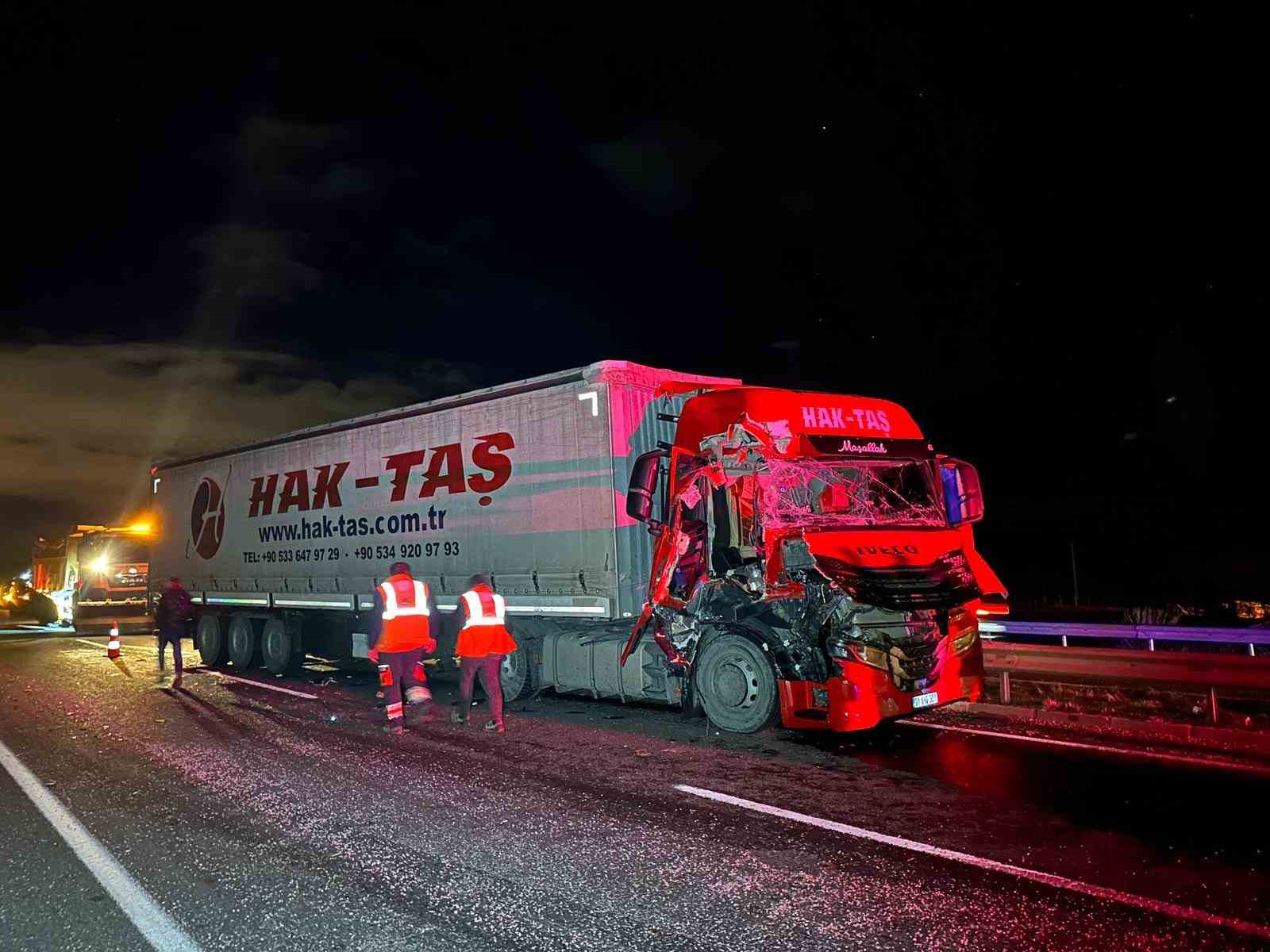 usakta 2 tir carpisti 1 yarali 1 hySe92ZX