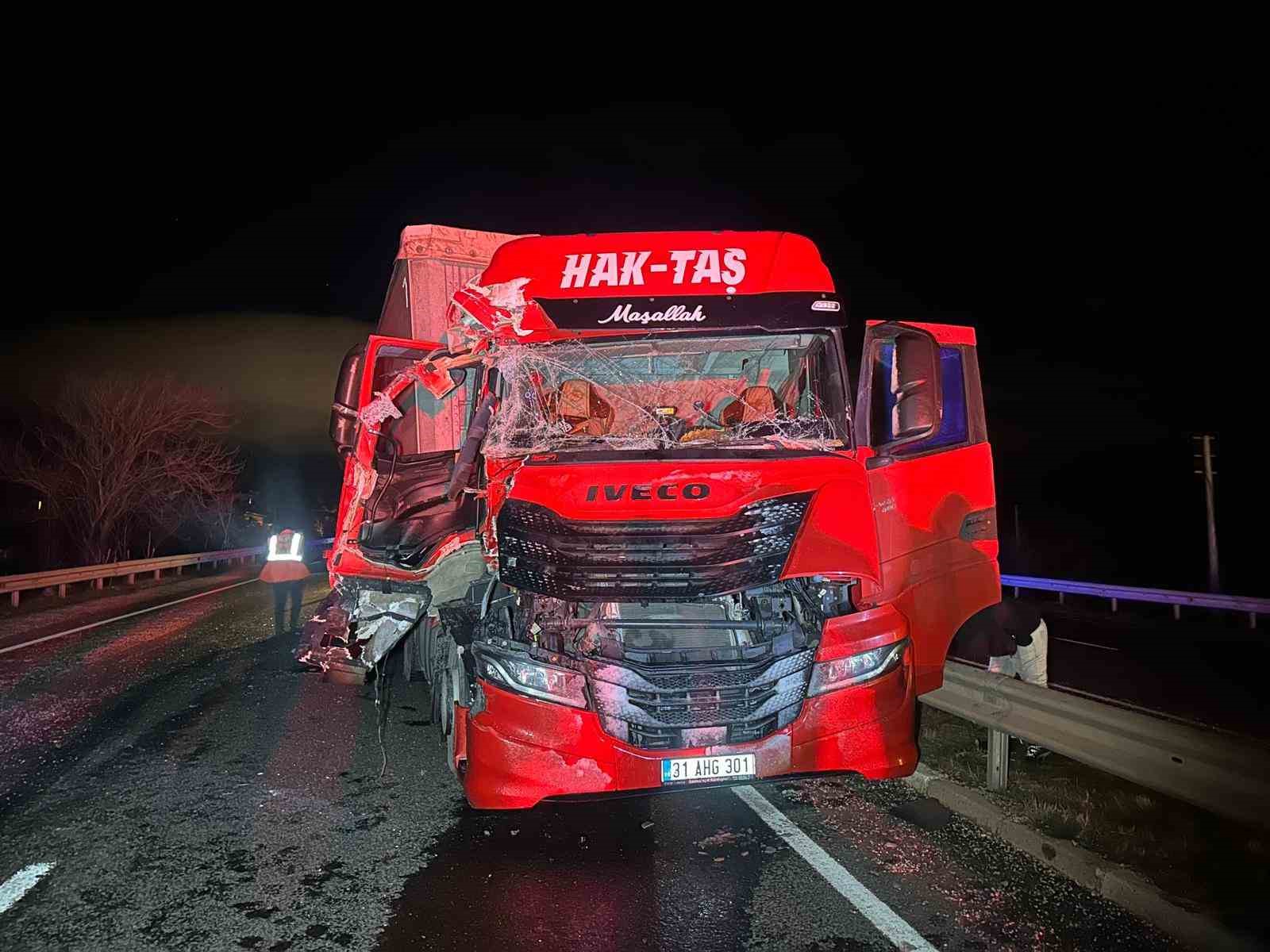 usakta 2 tir carpisti 1 yarali 3 b2tqcPnq
