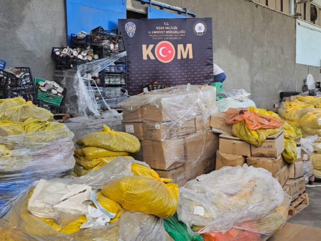 usakta 30 ton bozuk ve tarihi gecmis gida ele gecirildi 0