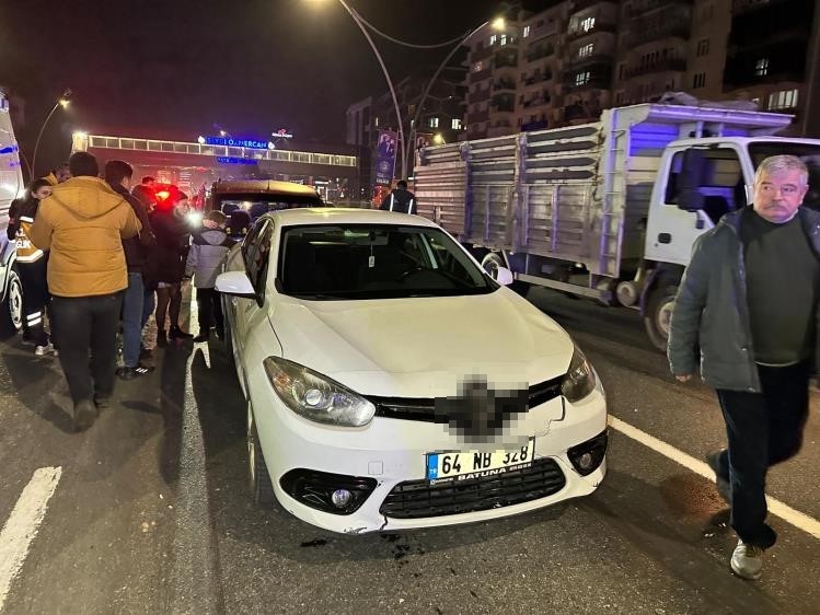 usakta 4 aracli zincirleme kazada 6 kisi yaralandi 5 m9wzfI8t