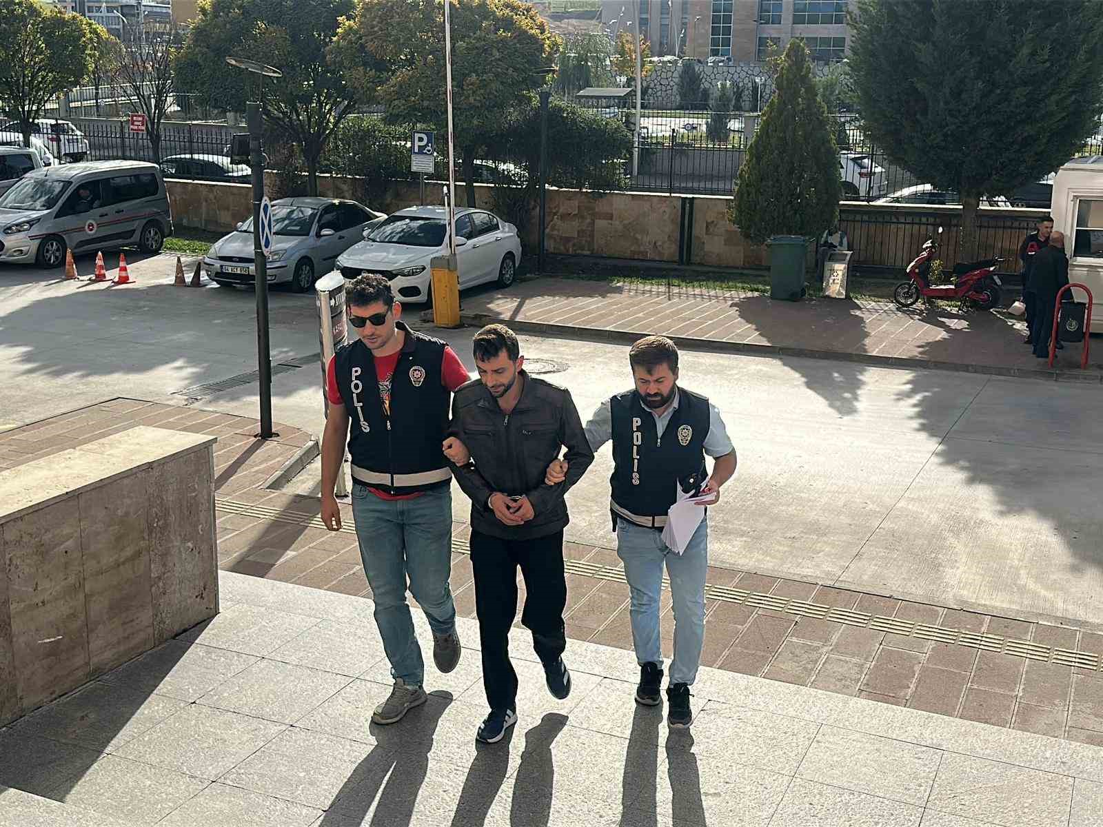 usakta babasi babaannesi ve komsusunu bicaklayan supheli tutuklandi 1 jkwqdTIN