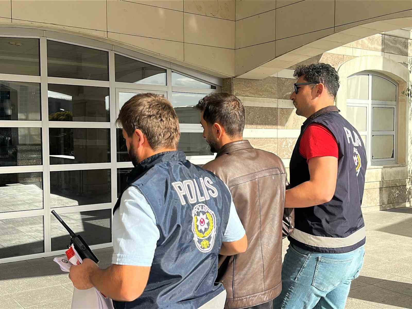 usakta babasi babaannesi ve komsusunu bicaklayan supheli tutuklandi 3