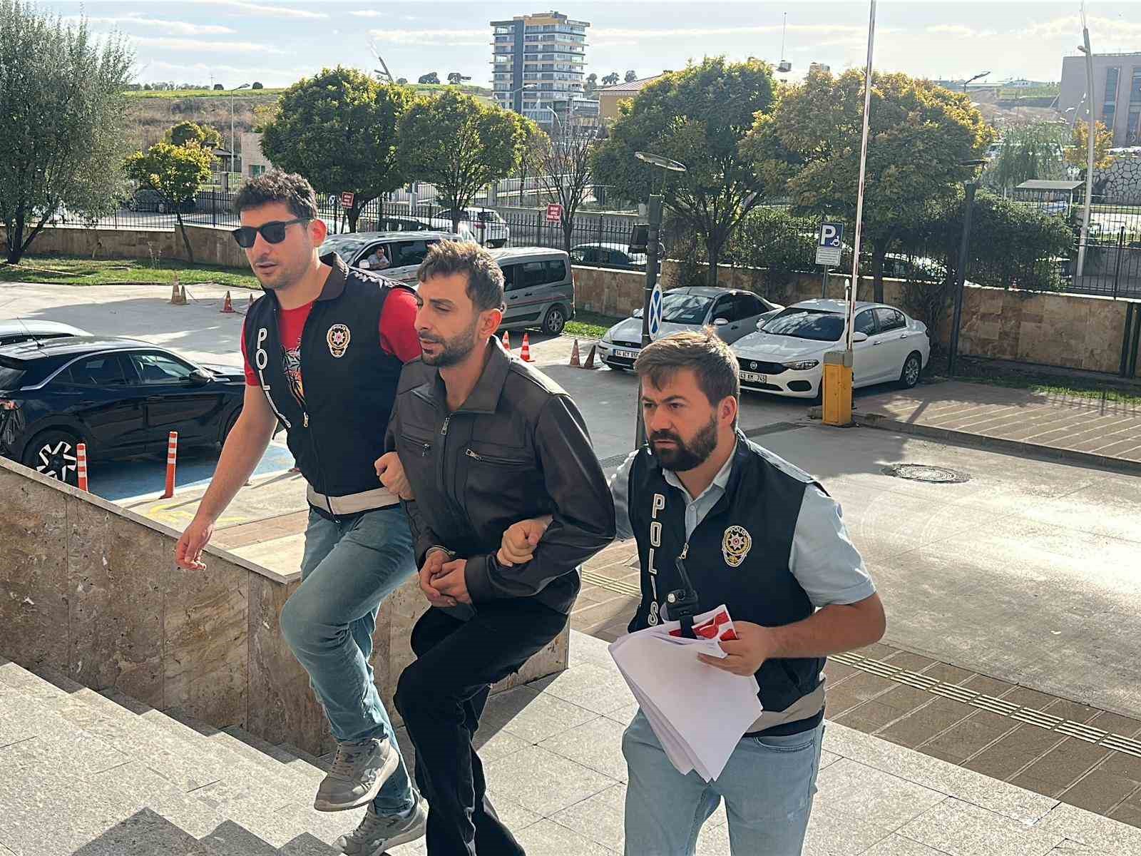 usakta babasi babaannesi ve komsusunu bicaklayan supheli tutuklandi 4 aXMYihCe
