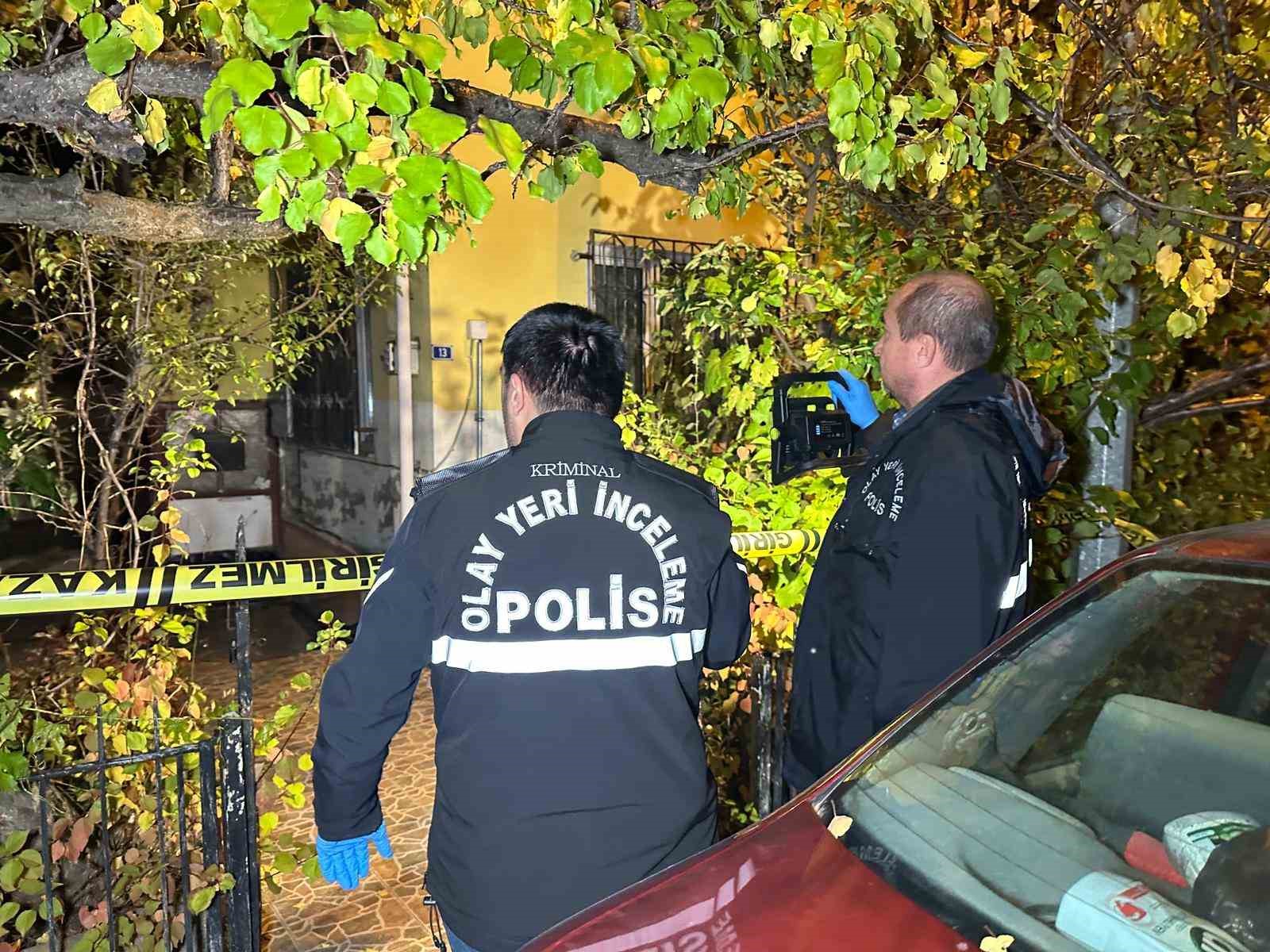 usakta babasi babaannesi ve komsusunu bicaklayan supheli tutuklandi 5 bw3aaOm3