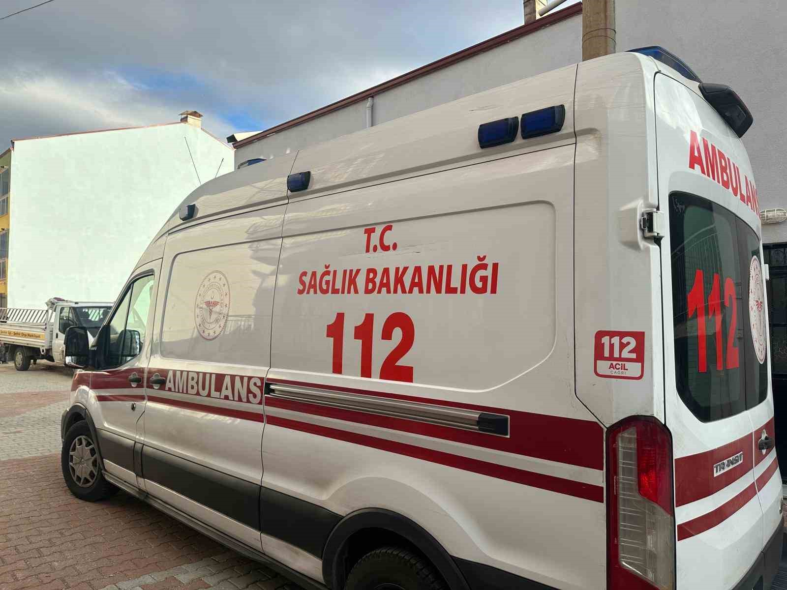 usakta bahcesindeki firini yikarken duvarin altinda kalan adam yaralandi 0 cGSBfUDk