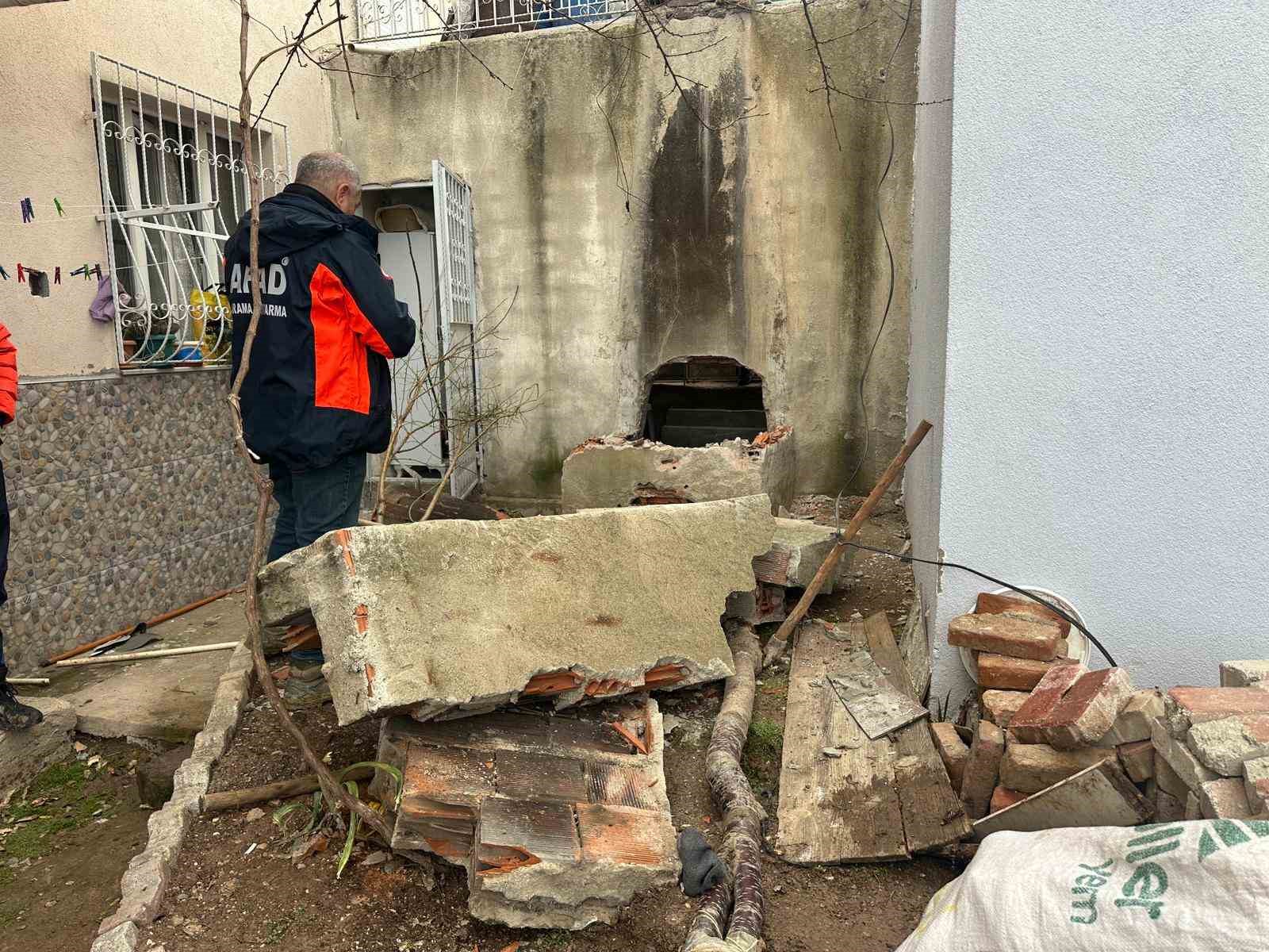 usakta bahcesindeki firini yikarken duvarin altinda kalan adam yaralandi 4 n8Juf2XR
