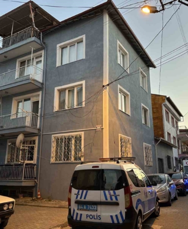 usakta-balkondan-dusen-kadin-hayatini-kaybetti-qgFvWlAB.jpg