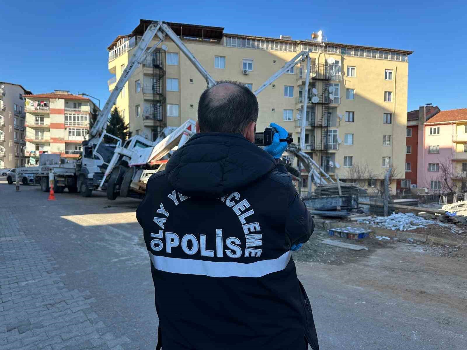 usakta beton pompasi yan yatti altinda kalan isci hayatini kaybetti 0 Y9T5wj6M