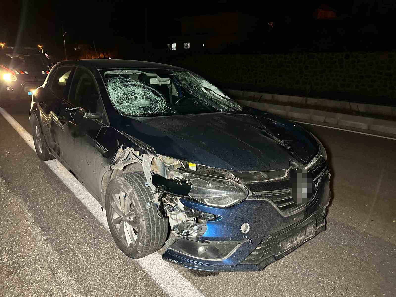 usakta feci kaza otomobilin carptigi 3 kisi hayatini kaybetti 4 XtGlzCE8
