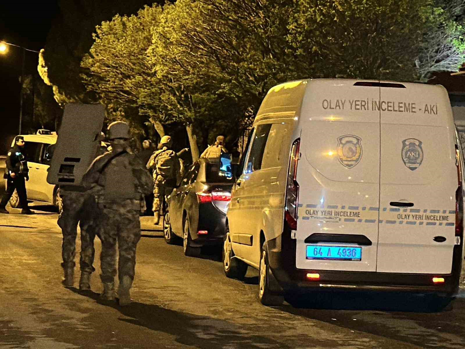 usakta gorev basindaki polis ekiplerine pompali tufekle ates acildi 2 polis yaralandi 1 AzJNgZRl