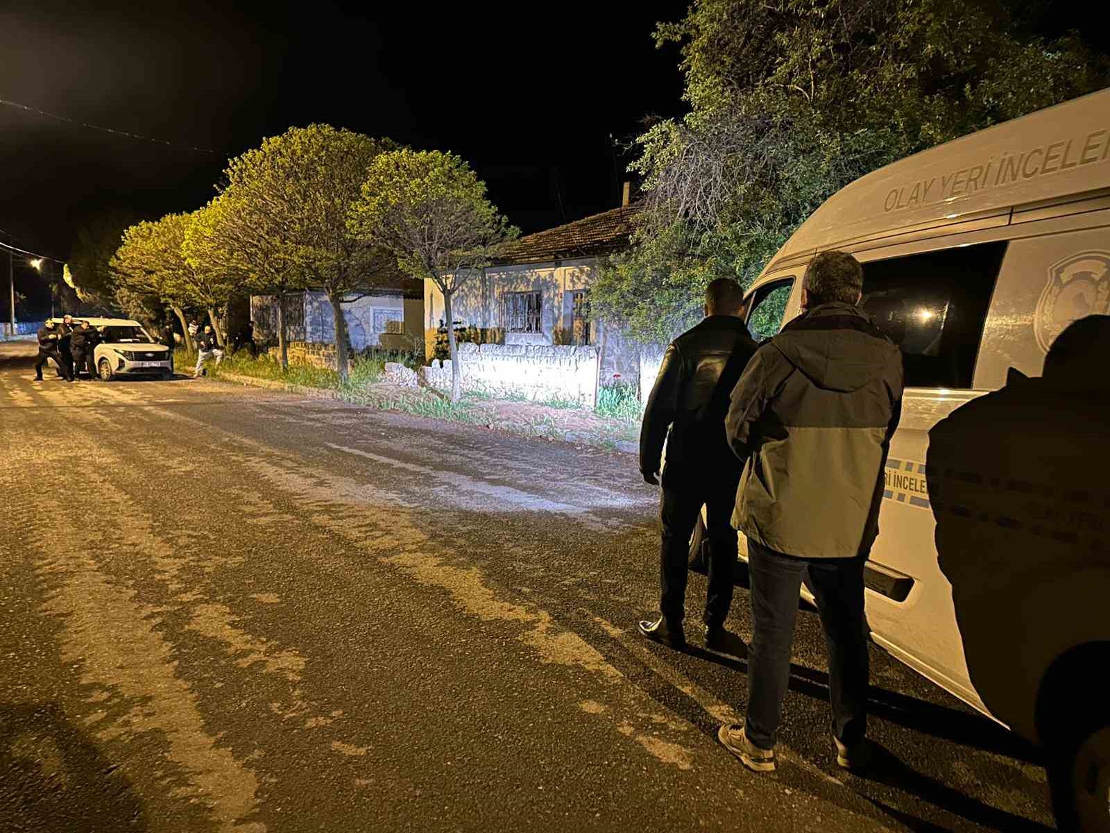 usakta gorev basindaki polis ekiplerine pompali tufekle ates acildi 2 polis yaralandi 6 nA1HXyLg