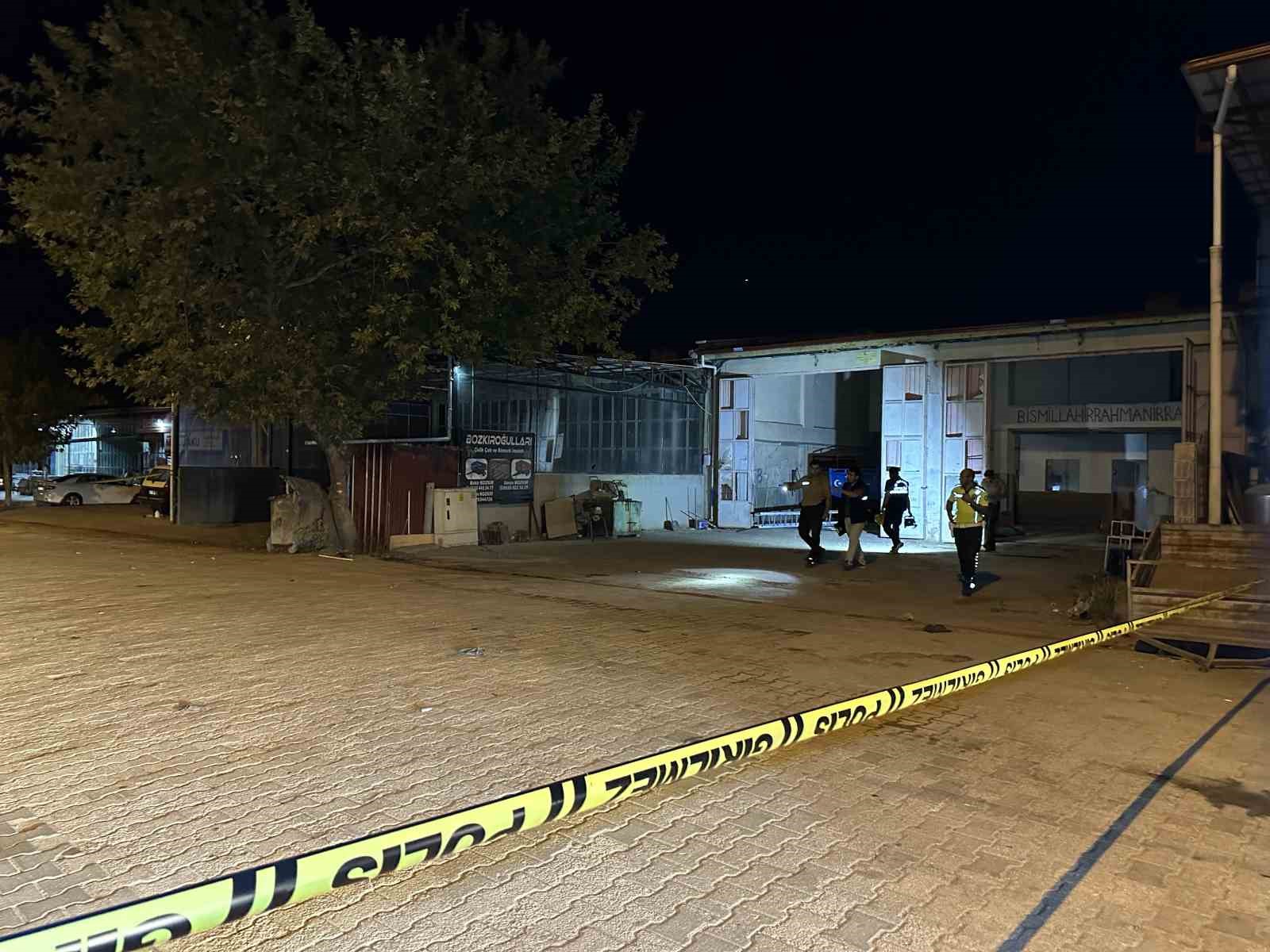 usakta iki esnaf arasindaki tartisma silahli kavgaya donustu 13 yarali 0 jfcqpZcw