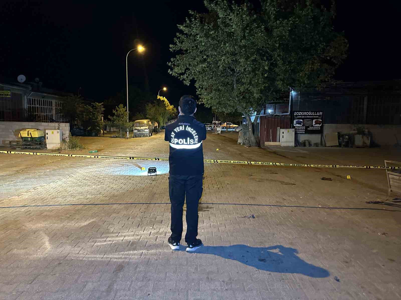 usakta iki esnaf arasindaki tartisma silahli kavgaya donustu 13 yarali 2 uYLhHikE