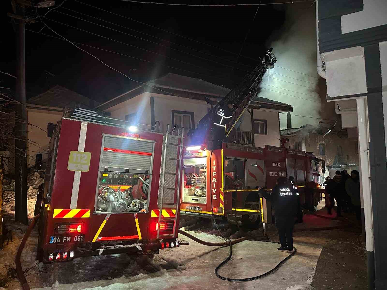 Uşak’ta iki katlı ev yangında küle döndü: Karı-koca dumandan etkilendi 12 usakta iki katli ev yanginda kule dondu kari koca dumandan etkilendi 8 sOvrDm2N