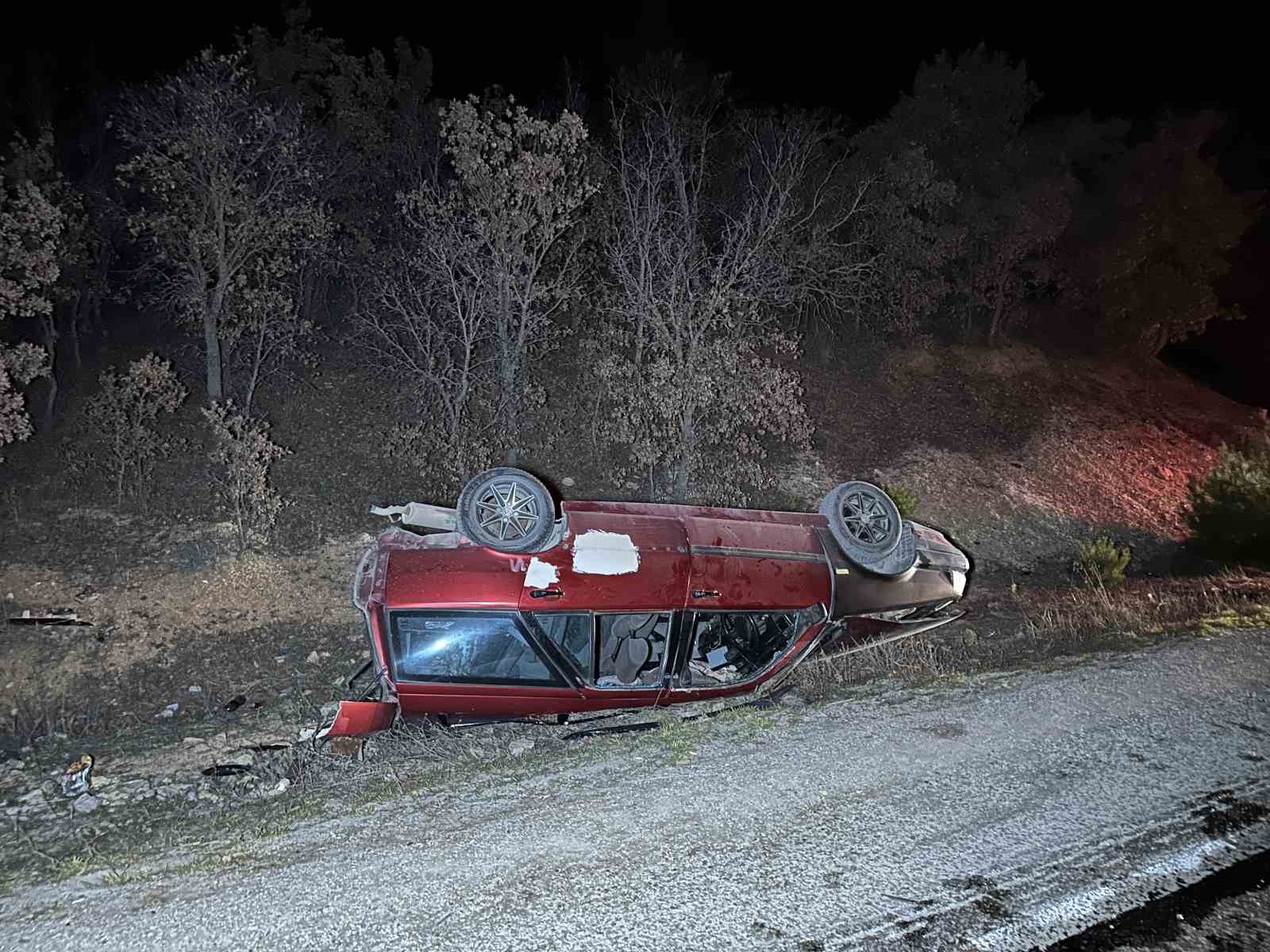 usakta iki otomobil carpisti 2si cocuk 5 yarali 2