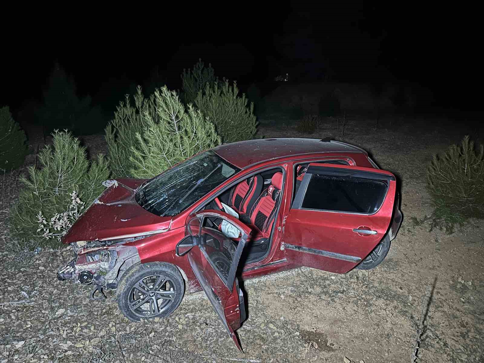 usakta iki otomobil carpisti 2si cocuk 5 yarali 5