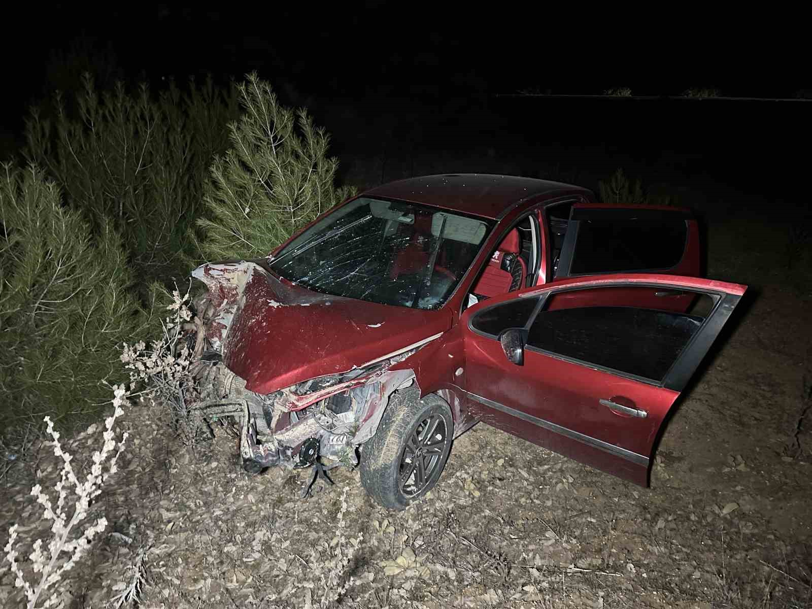 usakta iki otomobil carpisti 2si cocuk 5 yarali 6 CRmOYOyz