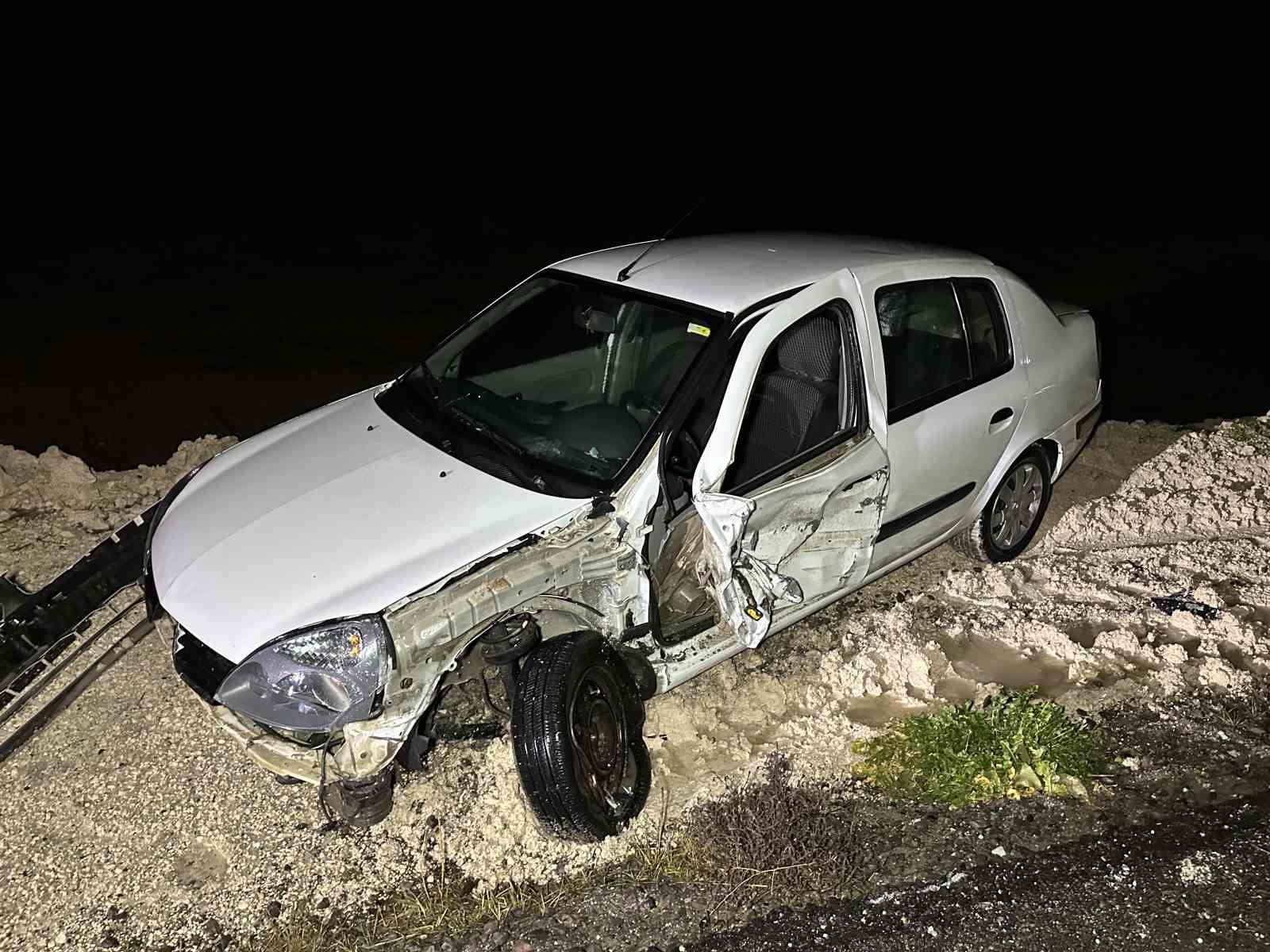 usakta iki otomobil carpisti 5 yarali 8