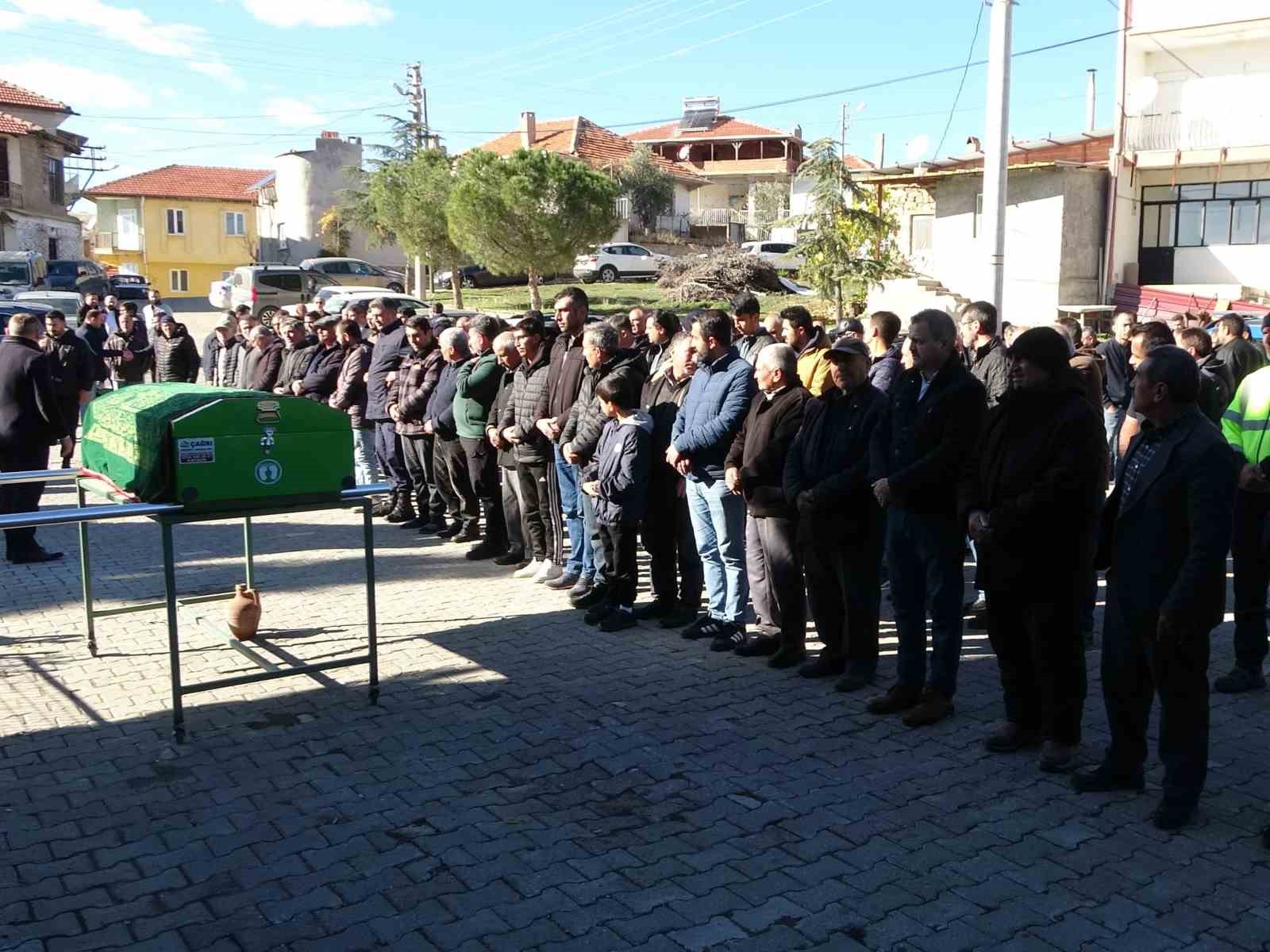 usakta kazada hayatini kaybeden yasli adam topraga verildi 3 7yWN2Zhb