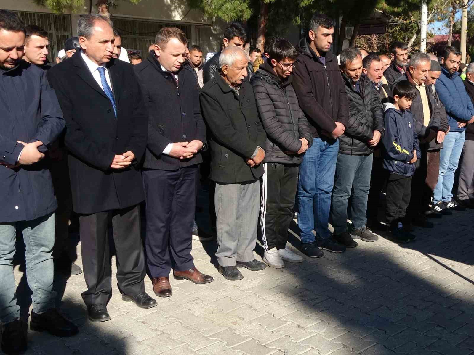 usakta kazada hayatini kaybeden yasli adam topraga verildi 5 tPZcT1cQ